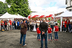 MERCURALIA 2024-05-25 03  Besuch mit Verlosung - Am Samstagnachmittag, 25. Mai, besuchten wir das XVI. MERCURALIA der Römergarde der Stadt Duisburg in Dinslaken. Wir zusammen waren dann Losfee und Glücksbringer bei der „Blumenverlosung“. : DVPJ, Holger II, Kinderprinz Phil II., Prinzessin, Mia I., Prinzessin Mia I., HDK, Duisburg, Karneval, Helau, Tollität, Event, Session 2024, Session 2025, Hauptausschuss, Gemeinschaft, Hauptausschuss Karneval Duisburg, Duisburg ist echt