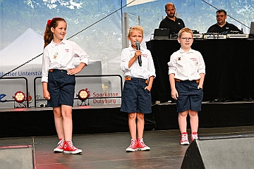 SommerBiwakHDK 2024-07-21 19  Sommerbiwak vom HDK - Pünktlich um 11.11 Uhr startete das 7. Sommerbiwak vom Hauptausschuss auf der Hauptbühne beim Duisburger Stadtfest zwischen City Palais und Forum. Die Akteure   im unterhaltsamen Programm, die Stark Reduzierte Einzelstücke, ⁠Lonnie & Friends von den Jungpiraten, wir, die designierte Kinderprinzencrew 2024/25, ⁠Annika (Solo-Mariechen der KG Marxloher Jecken), die Kölner Band „⁠Miljö“ , der designierter Stadtprinz 2024/25 Holger II. mit Crew und ⁠Philipp Godart. Für musikalische Untermalung sorgte das DJ Duo Schwarzwaldzimmer. : DVPJ, Holger II, Kinderprinz Phil II., Prinzessin, Mia I., Prinzessin Mia I., HDK, Duisburg, Karneval, Helau, Tollität, Event, Session 2024, Session 2025, Hauptausschuss, Gemeinschaft, Hauptausschuss Karneval Duisburg, Duisburg ist echt