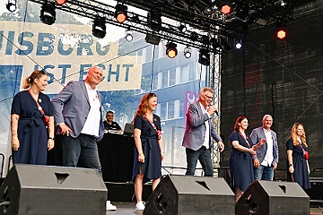 SommerBiwakHDK 2024-07-21 35  Sommerbiwak vom HDK - Pünktlich um 11.11 Uhr startete das 7. Sommerbiwak vom Hauptausschuss auf der Hauptbühne beim Duisburger Stadtfest zwischen City Palais und Forum. Die Akteure   im unterhaltsamen Programm, die Stark Reduzierte Einzelstücke, ⁠Lonnie & Friends von den Jungpiraten, wir, die designierte Kinderprinzencrew 2024/25, ⁠Annika (Solo-Mariechen der KG Marxloher Jecken), die Kölner Band „⁠Miljö“ , der designierter Stadtprinz 2024/25 Holger II. mit Crew und ⁠Philipp Godart. Für musikalische Untermalung sorgte das DJ Duo Schwarzwaldzimmer. : DVPJ, Holger II, Kinderprinz Phil II., Prinzessin, Mia I., Prinzessin Mia I., HDK, Duisburg, Karneval, Helau, Tollität, Event, Session 2024, Session 2025, Hauptausschuss, Gemeinschaft, Hauptausschuss Karneval Duisburg, Duisburg ist echt