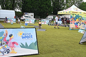 01 ZOOFREUNDE 2024-07-27 02  Am Samstag 27. Juli 2024 - Auf dem Gelände des PSV feierte der „Verein der Freunde des Duisburger Tierparks e.V.“, kurz ZOOFREUNDE Duisburg, sein 90 jähriges Bestehen.  Mit viel Unterhaltung für Groß und Klein. Auf Einladung des Moerser Jecken Komitees ging es dann auf die andere Rheinseite zu dessen Sommerfest. : DVPJ, Holger II, Kinderprinz Phil II., Prinzessin, Mia I., Prinzessin Mia I., HDK, Duisburg, Karneval, Helau, Tollität, Event, Session 2024, Session 2025, Hauptausschuss, Gemeinschaft, Hauptausschuss Karneval Duisburg, Duisburg ist echt