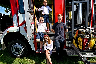 ß1 Schottenzunft 2024-09-07 17  Schottenzunft und Bürgergarde - Am Samstag 7. September besuchten wir bei sommerlichem Wetter zuerst das Sommerfest der Schottenzunft auf dem Gelände des ETuS Bissingheim. Nachmittags ging es Richtung Kaiserberg. Dort zum „Am Haus am Wasserturm“ hatte die Bürgergarde zu ihrem Sommerfest geladen. : DVPJ, Holger II, Kinderprinz Phil II., Prinzessin, Mia I., Prinzessin Mia I., HDK, Duisburg, Karneval, Helau, Tollität, Event, Session 2024, Session 2025, Hauptausschuss, Gemeinschaft, Hauptausschuss Karneval Duisburg, Duisburg ist echt