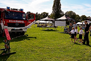 ß1 Schottenzunft 2024-09-07 18  Schottenzunft und Bürgergarde - Am Samstag 7. September besuchten wir bei sommerlichem Wetter zuerst das Sommerfest der Schottenzunft auf dem Gelände des ETuS Bissingheim. Nachmittags ging es Richtung Kaiserberg. Dort zum „Am Haus am Wasserturm“ hatte die Bürgergarde zu ihrem Sommerfest geladen. : DVPJ, Holger II, Kinderprinz Phil II., Prinzessin, Mia I., Prinzessin Mia I., HDK, Duisburg, Karneval, Helau, Tollität, Event, Session 2024, Session 2025, Hauptausschuss, Gemeinschaft, Hauptausschuss Karneval Duisburg, Duisburg ist echt