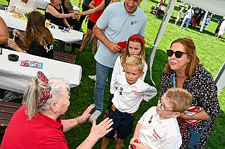 ß1 Schottenzunft 2024-09-07 28  Schottenzunft und Bürgergarde - Am Samstag 7. September besuchten wir bei sommerlichem Wetter zuerst das Sommerfest der Schottenzunft auf dem Gelände des ETuS Bissingheim. Nachmittags ging es Richtung Kaiserberg. Dort zum „Am Haus am Wasserturm“ hatte die Bürgergarde zu ihrem Sommerfest geladen. : DVPJ, Holger II, Kinderprinz Phil II., Prinzessin, Mia I., Prinzessin Mia I., HDK, Duisburg, Karneval, Helau, Tollität, Event, Session 2024, Session 2025, Hauptausschuss, Gemeinschaft, Hauptausschuss Karneval Duisburg, Duisburg ist echt