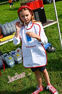 ß1 Schottenzunft 2024-09-07 30  Schottenzunft und Bürgergarde - Am Samstag 7. September besuchten wir bei sommerlichem Wetter zuerst das Sommerfest der Schottenzunft auf dem Gelände des ETuS Bissingheim. Nachmittags ging es Richtung Kaiserberg. Dort zum „Am Haus am Wasserturm“ hatte die Bürgergarde zu ihrem Sommerfest geladen. : DVPJ, Holger II, Kinderprinz Phil II., Prinzessin, Mia I., Prinzessin Mia I., HDK, Duisburg, Karneval, Helau, Tollität, Event, Session 2024, Session 2025, Hauptausschuss, Gemeinschaft, Hauptausschuss Karneval Duisburg, Duisburg ist echt