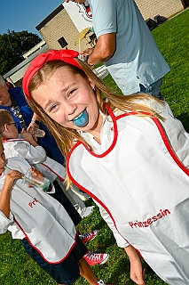 ß1 Schottenzunft 2024-09-07 31  Schottenzunft und Bürgergarde - Am Samstag 7. September besuchten wir bei sommerlichem Wetter zuerst das Sommerfest der Schottenzunft auf dem Gelände des ETuS Bissingheim. Nachmittags ging es Richtung Kaiserberg. Dort zum „Am Haus am Wasserturm“ hatte die Bürgergarde zu ihrem Sommerfest geladen. : DVPJ, Holger II, Kinderprinz Phil II., Prinzessin, Mia I., Prinzessin Mia I., HDK, Duisburg, Karneval, Helau, Tollität, Event, Session 2024, Session 2025, Hauptausschuss, Gemeinschaft, Hauptausschuss Karneval Duisburg, Duisburg ist echt