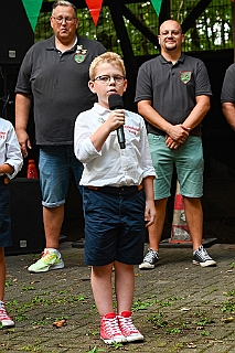 ß2 Buergergarde 2024-09-07 08  Schottenzunft und Bürgergarde - Am Samstag 7. September besuchten wir bei sommerlichem Wetter zuerst das Sommerfest der Schottenzunft auf dem Gelände des ETuS Bissingheim. Nachmittags ging es Richtung Kaiserberg. Dort zum „Am Haus am Wasserturm“ hatte die Bürgergarde zu ihrem Sommerfest geladen. : DVPJ, Holger II, Kinderprinz Phil II., Prinzessin, Mia I., Prinzessin Mia I., HDK, Duisburg, Karneval, Helau, Tollität, Event, Session 2024, Session 2025, Hauptausschuss, Gemeinschaft, Hauptausschuss Karneval Duisburg, Duisburg ist echt