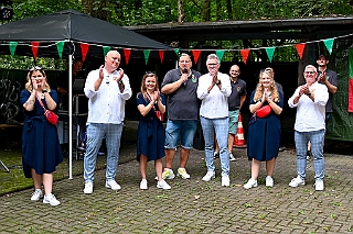 ß2 Buergergarde 2024-09-07 16  Schottenzunft und Bürgergarde - Am Samstag 7. September besuchten wir bei sommerlichem Wetter zuerst das Sommerfest der Schottenzunft auf dem Gelände des ETuS Bissingheim. Nachmittags ging es Richtung Kaiserberg. Dort zum „Am Haus am Wasserturm“ hatte die Bürgergarde zu ihrem Sommerfest geladen. : DVPJ, Holger II, Kinderprinz Phil II., Prinzessin, Mia I., Prinzessin Mia I., HDK, Duisburg, Karneval, Helau, Tollität, Event, Session 2024, Session 2025, Hauptausschuss, Gemeinschaft, Hauptausschuss Karneval Duisburg, Duisburg ist echt