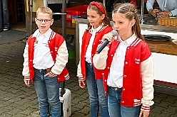 OffBiwak RWHamMarx 2024-09-14  16  Bei Rot Weiss im Norden - Bei angenehmen Themperaturen stand am Samstag 14. September der Besuch des Offiziersbiwak der 1.Gr. KG rot-weiss Hamborn-Marxloh an. Ein schöner Nachmittag auf dem Gelände der Raststätte Haus Liesen an der Hufstraße. : DVPJ, Holger II, Kinderprinz Phil II., Prinzessin, Mia I., Prinzessin Mia I., HDK, Duisburg, Karneval, Helau, Tollität, Event, Session 2024, Session 2025, Hauptausschuss, Gemeinschaft, Hauptausschuss Karneval Duisburg, Duisburg ist echt