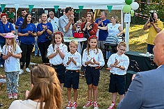 Herbstf MJ 2024-09-21  33  Bei den „Jecken“ im Norden - Unter dem Motto „Feiern mit Freunden“  hatten am Samstag dem 21. September die Marxloher-Jecken im Garten des Kirchorts St. Barbara an der Fahrnerstraße zum Herbstfest eingeladen. : DVPJ, Holger II, Kinderprinz Phil II., Prinzessin, Mia I., Prinzessin Mia I., HDK, Duisburg, Karneval, Helau, Tollität, Event, Session 2024, Session 2025, Hauptausschuss, Gemeinschaft, Hauptausschuss Karneval Duisburg, Duisburg ist echt