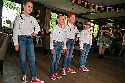 Koenigreich Duissern 2024-10-06 15  Mal Bayrisch - Auf geht´s morgens um 11 Uhr in die Tennis Gaststätte des DSC Preussen aus der Futterstraße. Der hat die KG Königreich Duissern zum Wies`n Frühschoppen geladen. Ein Heimspiel für Phil und Yanick. : DVPJ, Holger II, Kinderprinz Phil II., Prinzessin, Mia I., Prinzessin Mia I., HDK, Duisburg, Karneval, Helau, Tollität, Event, Session 2024, Session 2025, Hauptausschuss, Gemeinschaft, Hauptausschuss Karneval Duisburg, Duisburg ist echt