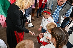 Koenigreich Duissern 2024-10-06 19  Mal Bayrisch - Auf geht´s morgens um 11 Uhr in die Tennis Gaststätte des DSC Preussen aus der Futterstraße. Der hat die KG Königreich Duissern zum Wies`n Frühschoppen geladen. Ein Heimspiel für Phil und Yanick. : DVPJ, Holger II, Kinderprinz Phil II., Prinzessin, Mia I., Prinzessin Mia I., HDK, Duisburg, Karneval, Helau, Tollität, Event, Session 2024, Session 2025, Hauptausschuss, Gemeinschaft, Hauptausschuss Karneval Duisburg, Duisburg ist echt