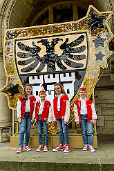 Rathausempfang 2024-11-08 14  Empfang im Rathaus der Stadt Duisburg - OB Sören Link empfing se. Tollität (spe.) Kinderprinz Phill II,, Prinzessin Mia I. und ihre Crew im Rathaus. Inklusive des Eintrags ins goldene Buch der Stadt Duisburg. Auch der des. Stadtprinz Holger II. stellte sich mit seiner Crew beim OB vor. : DVPJ, Holger II, Kinderprinz Phil II., Prinzessin, Mia I., Prinzessin Mia I., HDK, Duisburg, Karneval, Helau, Tollität, Event, Session 2024, Session 2025, Hauptausschuss, Gemeinschaft, Hauptausschuss Karneval Duisburg, Duisburg ist echt