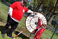 RW RhnH Fruehlf 2023-05-18  12  „Vatertag“- im Schatten der Erlöserkirche  -Die Rot-Weißen aus Rheinhausen setzen ihre Tradition fort und feiern mit einer Schar Karnevalisten aus Duisburg und Moers ihr „Frühlingsfest“. Spiel uns Spaß für die Kids kommen nicht zu kurz, genauso wie fürs leibliche Wohl gesorgt wird. : DVPJ, Matthias I, Kinderprinz Leonardo I., Prinzessin, Milena I., HDK, Duisburg, Karneval, Helau, Tollität, Event, Session 2023, Session 2024, Hauptausschuss, Gemeinschaft