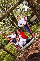 RW RhnH Fruehlf 2023-05-18  34  „Vatertag“- im Schatten der Erlöserkirche  -Die Rot-Weißen aus Rheinhausen setzen ihre Tradition fort und feiern mit einer Schar Karnevalisten aus Duisburg und Moers ihr „Frühlingsfest“. Spiel uns Spaß für die Kids kommen nicht zu kurz, genauso wie fürs leibliche Wohl gesorgt wird. : DVPJ, Matthias I, Kinderprinz Leonardo I., Prinzessin, Milena I., HDK, Duisburg, Karneval, Helau, Tollität, Event, Session 2023, Session 2024, Hauptausschuss, Gemeinschaft