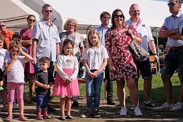 02 NarrenzHomberg 2023-08-26 05  Sommerfest mal zwei - Zuerst waren wir in DU-Buchholz in der Anlage vom KGV Römerfeld zum traditionellen Sommerfest der KG Sonniger Süden. Danach ging es auf den Bauernhof der Familie Hase, wo das Sommerfest, auch schon Tradition, der Narrenzunft Homberg statt fand. : DVPJ, Matthias I, Kinderprinz Leonardo I., Prinzessin, Milena I., HDK, Duisburg, Karneval, Helau, Tollität, Event, Session 2023, Session 2024, Hauptausschuss, Gemeinschaft, DVPJ, Matthias I, Kinderprinz Leonardo I., Prinzessin, Milena I., HDK, Duisburg, Karneval, Helau, Tollität, Event, Session 2023, Session 2024, Hauptausschuss, Gemeinschaft