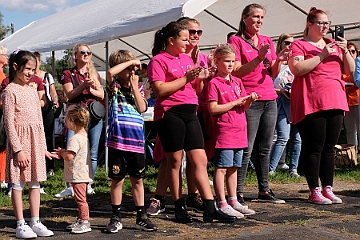 02 NarrenzHomberg 2023-08-26 06  Sommerfest mal zwei - Zuerst waren wir in DU-Buchholz in der Anlage vom KGV Römerfeld zum traditionellen Sommerfest der KG Sonniger Süden. Danach ging es auf den Bauernhof der Familie Hase, wo das Sommerfest, auch schon Tradition, der Narrenzunft Homberg statt fand. : DVPJ, Matthias I, Kinderprinz Leonardo I., Prinzessin, Milena I., HDK, Duisburg, Karneval, Helau, Tollität, Event, Session 2023, Session 2024, Hauptausschuss, Gemeinschaft, DVPJ, Matthias I, Kinderprinz Leonardo I., Prinzessin, Milena I., HDK, Duisburg, Karneval, Helau, Tollität, Event, Session 2023, Session 2024, Hauptausschuss, Gemeinschaft