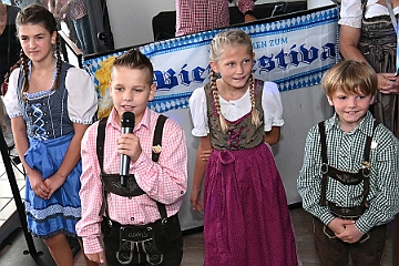 OktFestKoenigDuiss 2023-10-01 02  Oktoberfest - im Königreich - Am Sonntagmorgen waren wir Gäste beim „Wies`n Frühschoppen im Königreich“. In die Tennis Gaststätte des DSC Preußen hatte die KG Königreich Duissern eingeladen. : DVPJ, Matthias I, Kinderprinz Leonardo I., Prinzessin, Milena I., HDK, Duisburg, Karneval, Helau, Tollität, Event, Session 2023, Session 2024, Hauptausschuss, Gemeinschaft, DVPJ, Matthias I, Kinderprinz Leonardo I., Prinzessin, Milena I., HDK, Duisburg, Karneval, Helau, Tollität, Event, Session 2023, Session 2024, Hauptausschuss, Gemeinschaft