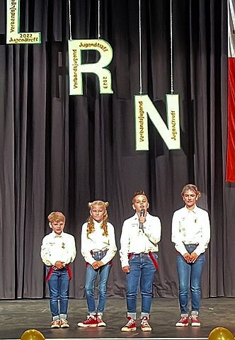 LRN Jugentreff 2023-10-29 03  LRN Jugendtrteff - Vorstellung beim LRN Jugendtreff in der Walsumer Stadthalle in Duisburg. : DVPJ, Matthias I, Kinderprinz Leonardo I., Prinzessin, Milena I., HDK, Duisburg, Karneval, Helau, Tollität, Event, Session 2023, Session 2024, Hauptausschuss, Gemeinschaft