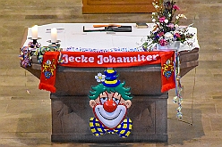 AuftaktNordvereine 2023--11-04 01  Start in die Kinderprinzencrew-Session - In der Anbteikirche in Duisburg-Hamborn starten die Duisburger Jecken, wie in an den Jahren  zuvor, mit eine karnevalistischen Messe in die kommende Session. Wir vier waren schon oft mit „unseren“ Piraten des Südens hier zum Auftakt am Rathaus. Aber dieses Jahr nun als die Duisburger Kinderprinzencrew 2024. : DVPJ, Matthias I, Kinderprinz Leonardo I., Prinzessin, Milena I., HDK, Duisburg, Karneval, Helau, Tollität, Event, Session 2023, Session 2024, Hauptausschuss, Gemeinschaft