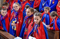 AuftaktNordvereine 2023--11-04 06  Start in die Kinderprinzencrew-Session - In der Anbteikirche in Duisburg-Hamborn starten die Duisburger Jecken, wie in an den Jahren  zuvor, mit eine karnevalistischen Messe in die kommende Session. Wir vier waren schon oft mit „unseren“ Piraten des Südens hier zum Auftakt am Rathaus. Aber dieses Jahr nun als die Duisburger Kinderprinzencrew 2024. : DVPJ, Matthias I, Kinderprinz Leonardo I., Prinzessin, Milena I., HDK, Duisburg, Karneval, Helau, Tollität, Event, Session 2023, Session 2024, Hauptausschuss, Gemeinschaft