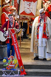 AuftaktNordvereine 2023--11-04 16  Start in die Kinderprinzencrew-Session - In der Anbteikirche in Duisburg-Hamborn starten die Duisburger Jecken, wie in an den Jahren  zuvor, mit eine karnevalistischen Messe in die kommende Session. Wir vier waren schon oft mit „unseren“ Piraten des Südens hier zum Auftakt am Rathaus. Aber dieses Jahr nun als die Duisburger Kinderprinzencrew 2024. : DVPJ, Matthias I, Kinderprinz Leonardo I., Prinzessin, Milena I., HDK, Duisburg, Karneval, Helau, Tollität, Event, Session 2023, Session 2024, Hauptausschuss, Gemeinschaft