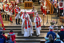 AuftaktNordvereine 2023--11-04 17  Start in die Kinderprinzencrew-Session - In der Anbteikirche in Duisburg-Hamborn starten die Duisburger Jecken, wie in an den Jahren  zuvor, mit eine karnevalistischen Messe in die kommende Session. Wir vier waren schon oft mit „unseren“ Piraten des Südens hier zum Auftakt am Rathaus. Aber dieses Jahr nun als die Duisburger Kinderprinzencrew 2024. : DVPJ, Matthias I, Kinderprinz Leonardo I., Prinzessin, Milena I., HDK, Duisburg, Karneval, Helau, Tollität, Event, Session 2023, Session 2024, Hauptausschuss, Gemeinschaft