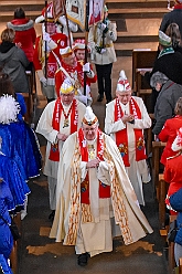 AuftaktNordvereine 2023--11-04 18  Start in die Kinderprinzencrew-Session - In der Anbteikirche in Duisburg-Hamborn starten die Duisburger Jecken, wie in an den Jahren  zuvor, mit eine karnevalistischen Messe in die kommende Session. Wir vier waren schon oft mit „unseren“ Piraten des Südens hier zum Auftakt am Rathaus. Aber dieses Jahr nun als die Duisburger Kinderprinzencrew 2024. : DVPJ, Matthias I, Kinderprinz Leonardo I., Prinzessin, Milena I., HDK, Duisburg, Karneval, Helau, Tollität, Event, Session 2023, Session 2024, Hauptausschuss, Gemeinschaft