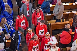 AuftaktNordvereine 2023--11-04 21  Start in die Kinderprinzencrew-Session - In der Anbteikirche in Duisburg-Hamborn starten die Duisburger Jecken, wie in an den Jahren  zuvor, mit eine karnevalistischen Messe in die kommende Session. Wir vier waren schon oft mit „unseren“ Piraten des Südens hier zum Auftakt am Rathaus. Aber dieses Jahr nun als die Duisburger Kinderprinzencrew 2024. : DVPJ, Matthias I, Kinderprinz Leonardo I., Prinzessin, Milena I., HDK, Duisburg, Karneval, Helau, Tollität, Event, Session 2023, Session 2024, Hauptausschuss, Gemeinschaft