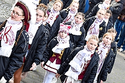 AuftaktNordvereine 2023--11-04 40  Start in die Kinderprinzencrew-Session - In der Anbteikirche in Duisburg-Hamborn starten die Duisburger Jecken, wie in an den Jahren  zuvor, mit eine karnevalistischen Messe in die kommende Session. Wir vier waren schon oft mit „unseren“ Piraten des Südens hier zum Auftakt am Rathaus. Aber dieses Jahr nun als die Duisburger Kinderprinzencrew 2024. : DVPJ, Matthias I, Kinderprinz Leonardo I., Prinzessin, Milena I., HDK, Duisburg, Karneval, Helau, Tollität, Event, Session 2023, Session 2024, Hauptausschuss, Gemeinschaft