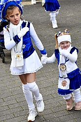 AuftaktNordvereine 2023--11-04 44  Start in die Kinderprinzencrew-Session - In der Anbteikirche in Duisburg-Hamborn starten die Duisburger Jecken, wie in an den Jahren  zuvor, mit eine karnevalistischen Messe in die kommende Session. Wir vier waren schon oft mit „unseren“ Piraten des Südens hier zum Auftakt am Rathaus. Aber dieses Jahr nun als die Duisburger Kinderprinzencrew 2024. : DVPJ, Matthias I, Kinderprinz Leonardo I., Prinzessin, Milena I., HDK, Duisburg, Karneval, Helau, Tollität, Event, Session 2023, Session 2024, Hauptausschuss, Gemeinschaft