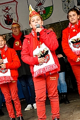 AuftaktNordvereine 2023--11-04 71  Start in die Kinderprinzencrew-Session - In der Anbteikirche in Duisburg-Hamborn starten die Duisburger Jecken, wie in an den Jahren  zuvor, mit eine karnevalistischen Messe in die kommende Session. Wir vier waren schon oft mit „unseren“ Piraten des Südens hier zum Auftakt am Rathaus. Aber dieses Jahr nun als die Duisburger Kinderprinzencrew 2024. : DVPJ, Matthias I, Kinderprinz Leonardo I., Prinzessin, Milena I., HDK, Duisburg, Karneval, Helau, Tollität, Event, Session 2023, Session 2024, Hauptausschuss, Gemeinschaft