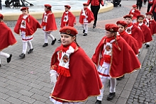 SessionsAuftaktHDK 2023-11-11 06  Duisburger Jecken feiern Sessionsauftakt - Nach einem kleinen Umzug über die Königstraße in Duisburgs City eröffnete der Hauptausschuss Duisburger Karneval am Elften im Elften um 11.11 Uhr vor dem Rathaus auf dem Burgplatz die Karnevals Session 2023/2024. : DVPJ, Matthias I, Kinderprinz Leonardo I., Prinzessin, Milena I., HDK, Duisburg, Karneval, Helau, Tollität, Event, Session 2023, Session 2024, Hauptausschuss, Gemeinschaft