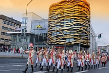 SessionsAuftaktHDK 2023-11-11 13  Duisburger Jecken feiern Sessionsauftakt - Nach einem kleinen Umzug über die Königstraße in Duisburgs City eröffnete der Hauptausschuss Duisburger Karneval am Elften im Elften um 11.11 Uhr vor dem Rathaus auf dem Burgplatz die Karnevals Session 2023/2024. : DVPJ, Matthias I, Leonardo I., Prinz Karneval, Prinz, Prinzessin Milen aI., Hofmarschälle, Pagen, Paginnen, HDK, Duisburg, Karneval, Helau, Tollität, Event, Session 2023, Session 2024, HDK, Duisburg, Hauptausschuss