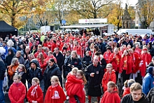 SessionsAuftaktHDK 2023-11-11 32  Duisburger Jecken feiern Sessionsauftakt - Nach einem kleinen Umzug über die Königstraße in Duisburgs City eröffnete der Hauptausschuss Duisburger Karneval am Elften im Elften um 11.11 Uhr vor dem Rathaus auf dem Burgplatz die Karnevals Session 2023/2024. : DVPJ, Matthias I, Kinderprinz Leonardo I., Prinzessin, Milena I., HDK, Duisburg, Karneval, Helau, Tollität, Event, Session 2023, Session 2024, Hauptausschuss, Gemeinschaft