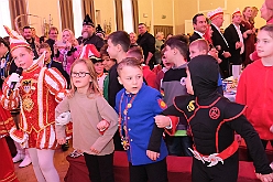 Kuerung 2024-01-07 23  WYNDHAM Hotel DUISBURGER HOF 7. Januar 2024 -Es ist soweit. Die Kürung der Kinderprinzencrew 2024. Im ausverkauftem Haus wurden Prinz Leonardo I. , Prinzessin Milena I., Hofmarschall Tyler und Pagin Ana gekürt. : DVPJ, Matthias I, Kinderprinz Leonardo I., Prinzessin, Milena I., HDK, Duisburg, Karneval, Helau, Tollität, Event, Session 2023, Session 2024, Hauptausschuss, Gemeinschaft, DVPJ, Matthias I, Kinderprinz Leonardo I., Prinzessin, Milena I., HDK, Duisburg, Karneval, Helau, Tollität, Event, Session 2023, Session 2024, Hauptausschuss, Gemeinschaft