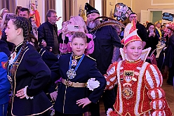 Kuerung 2024-01-07 25  WYNDHAM Hotel DUISBURGER HOF 7. Januar 2024 -Es ist soweit. Die Kürung der Kinderprinzencrew 2024. Im ausverkauftem Haus wurden Prinz Leonardo I. , Prinzessin Milena I., Hofmarschall Tyler und Pagin Ana gekürt. : DVPJ, Matthias I, Kinderprinz Leonardo I., Prinzessin, Milena I., HDK, Duisburg, Karneval, Helau, Tollität, Event, Session 2023, Session 2024, Hauptausschuss, Gemeinschaft, DVPJ, Matthias I, Kinderprinz Leonardo I., Prinzessin, Milena I., HDK, Duisburg, Karneval, Helau, Tollität, Event, Session 2023, Session 2024, Hauptausschuss, Gemeinschaft