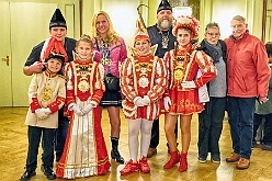 Kuerung 2024-01-07 54  WYNDHAM Hotel DUISBURGER HOF 7. Januar 2024 -Es ist soweit. Die Kürung der Kinderprinzencrew 2024. Im ausverkauftem Haus wurden Prinz Leonardo I. , Prinzessin Milena I., Hofmarschall Tyler und Pagin Ana gekürt. : DVPJ, Matthias I, Kinderprinz Leonardo I., Prinzessin, Milena I., HDK, Duisburg, Karneval, Helau, Tollität, Event, Session 2023, Session 2024, Hauptausschuss, Gemeinschaft, DVPJ, Matthias I, Kinderprinz Leonardo I., Prinzessin, Milena I., HDK, Duisburg, Karneval, Helau, Tollität, Event, Session 2023, Session 2024, Hauptausschuss, Gemeinschaft