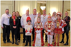 Kuerung 2024-01-07 65  WYNDHAM Hotel DUISBURGER HOF 7. Januar 2024 -Es ist soweit. Die Kürung der Kinderprinzencrew 2024. Im ausverkauftem Haus wurden Prinz Leonardo I. , Prinzessin Milena I., Hofmarschall Tyler und Pagin Ana gekürt. : DVPJ, Matthias I, Kinderprinz Leonardo I., Prinzessin, Milena I., HDK, Duisburg, Karneval, Helau, Tollität, Event, Session 2023, Session 2024, Hauptausschuss, Gemeinschaft, DVPJ, Matthias I, Kinderprinz Leonardo I., Prinzessin, Milena I., HDK, Duisburg, Karneval, Helau, Tollität, Event, Session 2023, Session 2024, Hauptausschuss, Gemeinschaft