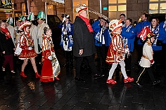 HofburgPrinzMatthias 2024-01-12 04  12. Januar 2024 - WYNDHAM Hotel Duisburger Hof - Ein kühler Freitag Abend erwartet uns vor der Tür des WYNDHAM Hotels bei der Begrüßung der anwesenden Gesellschaften und der Fahnenhissung se. Tollität Prinz Matthias I. Danach ging es dann in den warmen Pfeilersaal. : DVPJ, Matthias I, Kinderprinz Leonardo I., Prinzessin, Milena I., HDK, Duisburg, Karneval, Helau, Tollität, Event, Session 2023, Session 2024, Hauptausschuss, Gemeinschaft