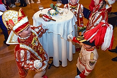 HofburgPrinzMatthias 2024-01-12 19  12. Januar 2024 - WYNDHAM Hotel Duisburger Hof - Ein kühler Freitag Abend erwartet uns vor der Tür des WYNDHAM Hotels bei der Begrüßung der anwesenden Gesellschaften und der Fahnenhissung se. Tollität Prinz Matthias I. Danach ging es dann in den warmen Pfeilersaal. : DVPJ, Matthias I, Kinderprinz Leonardo I., Prinzessin, Milena I., HDK, Duisburg, Karneval, Helau, Tollität, Event, Session 2023, Session 2024, Hauptausschuss, Gemeinschaft