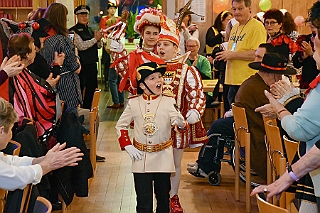 Vogelsang 2024-02-01 11  Seniorenkarneval - Im vollen Saal des Gemeindehaus am Vogelsangplatz wurde bei bester Stimmung Karneval mit den Senioren aus der Gemeinde gefeiert. : DVPJ, Matthias I, Kinderprinz Leonardo I., Prinzessin, Milena I., HDK, Duisburg, Karneval, Helau, Tollität, Event, Session 2023, Session 2024, Hauptausschuss, Gemeinschaft