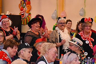 Vogelsang 2024-02-01 18  Seniorenkarneval - Im vollen Saal des Gemeindehaus am Vogelsangplatz wurde bei bester Stimmung Karneval mit den Senioren aus der Gemeinde gefeiert. : DVPJ, Matthias I, Kinderprinz Leonardo I., Prinzessin, Milena I., HDK, Duisburg, Karneval, Helau, Tollität, Event, Session 2023, Session 2024, Hauptausschuss, Gemeinschaft