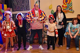 Vogelsang 2024-02-01 23  Seniorenkarneval - Im vollen Saal des Gemeindehaus am Vogelsangplatz wurde bei bester Stimmung Karneval mit den Senioren aus der Gemeinde gefeiert. : DVPJ, Matthias I, Kinderprinz Leonardo I., Prinzessin, Milena I., HDK, Duisburg, Karneval, Helau, Tollität, Event, Session 2023, Session 2024, Hauptausschuss, Gemeinschaft