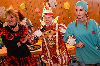 Vogelsang 2024-02-01 25  Seniorenkarneval - Im vollen Saal des Gemeindehaus am Vogelsangplatz wurde bei bester Stimmung Karneval mit den Senioren aus der Gemeinde gefeiert. : DVPJ, Matthias I, Kinderprinz Leonardo I., Prinzessin, Milena I., HDK, Duisburg, Karneval, Helau, Tollität, Event, Session 2023, Session 2024, Hauptausschuss, Gemeinschaft