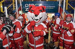 HDK KarnevOnIce 2024-02-02 26  In der PreZero Rheinlandhalle - Neuauflage von „Karneval on Ice“ in der PreZero Rheinlarndhalle. Eislaufen bei karnevalistischem Show-Programm. Eishockey wurde auch gespielt, Team Karneval und Team Rathaus trennten sich unentschieden. : DVPJ, Matthias I, Kinderprinz Leonardo I., Prinzessin, Milena I., HDK, Duisburg, Karneval, Helau, Tollität, Event, Session 2023, Session 2024, Hauptausschuss, Gemeinschaft