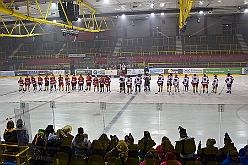 HDK KarnevOnIce 2024-02-02 29  In der PreZero Rheinlandhalle - Neuauflage von „Karneval on Ice“ in der PreZero Rheinlarndhalle. Eislaufen bei karnevalistischem Show-Programm. Eishockey wurde auch gespielt, Team Karneval und Team Rathaus trennten sich unentschieden. : DVPJ, Matthias I, Kinderprinz Leonardo I., Prinzessin, Milena I., HDK, Duisburg, Karneval, Helau, Tollität, Event, Session 2023, Session 2024, Hauptausschuss, Gemeinschaft