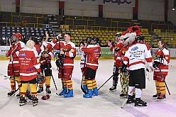 HDK KarnevOnIce 2024-02-02 33  In der PreZero Rheinlandhalle - Neuauflage von „Karneval on Ice“ in der PreZero Rheinlarndhalle. Eislaufen bei karnevalistischem Show-Programm. Eishockey wurde auch gespielt, Team Karneval und Team Rathaus trennten sich unentschieden. : DVPJ, Matthias I, Kinderprinz Leonardo I., Prinzessin, Milena I., HDK, Duisburg, Karneval, Helau, Tollität, Event, Session 2023, Session 2024, Hauptausschuss, Gemeinschaft