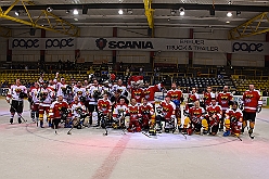 HDK KarnevOnIce 2024-02-02 34  In der PreZero Rheinlandhalle - Neuauflage von „Karneval on Ice“ in der PreZero Rheinlarndhalle. Eislaufen bei karnevalistischem Show-Programm. Eishockey wurde auch gespielt, Team Karneval und Team Rathaus trennten sich unentschieden. : DVPJ, Matthias I, Kinderprinz Leonardo I., Prinzessin, Milena I., HDK, Duisburg, Karneval, Helau, Tollität, Event, Session 2023, Session 2024, Hauptausschuss, Gemeinschaft