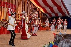 01 KinderkarSuedstern 2024-02-09 14  Karnevals-Freitag - Unsere erste von vier Stationen ist das Festzelt von der KG Südstern, dort wird Kinderkarneval gefeiert. Quer durch die Stadt geht es dann zur Karnevals-Party der KG Rot-Gold Laar. Ein kurzen Gastspiel dann auf dem Ehrensenatorenabend der Rot-Weissen aus Hamborn-Marxloh. Der letzte Act dann auf der Party vom Spielmannszug Wanheimerort. : DVPJ, Matthias I, Kinderprinz Leonardo I., Prinzessin, Milena I., HDK, Duisburg, Karneval, Helau, Tollität, Event, Session 2023, Session 2024, Hauptausschuss, Gemeinschaft