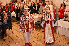 03 EhrensenatRWHambMarx 2024-02-09 11  Karnevals-Freitag - Unsere erste von vier Stationen ist das Festzelt von der KG Südstern, dort wird Kinderkarneval gefeiert. Quer durch die Stadt geht es dann zur Karnevals-Party der KG Rot-Gold Laar. Ein kurzen Gastspiel dann auf dem Ehrensenatorenabend der Rot-Weissen aus Hamborn-Marxloh. Der letzte Act dann auf der Party vom Spielmannszug Wanheimerort. : DVPJ, Matthias I, Kinderprinz Leonardo I., Prinzessin, Milena I., HDK, Duisburg, Karneval, Helau, Tollität, Event, Session 2023, Session 2024, Hauptausschuss, Gemeinschaft